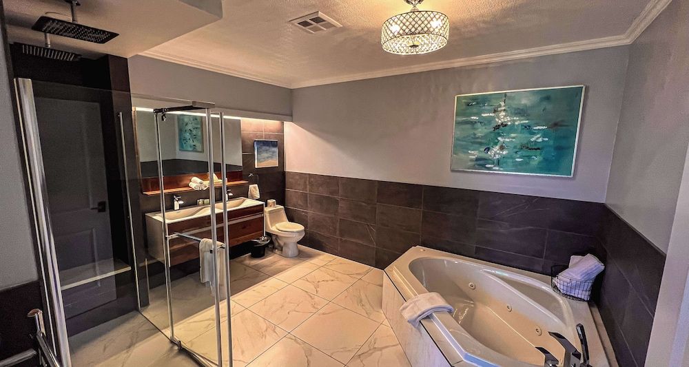 Elm Hurst Inn & Spa Suite, 1 King Bed, Non Smoking, Jetted Tub (Larger Room;with Sofabed) 5