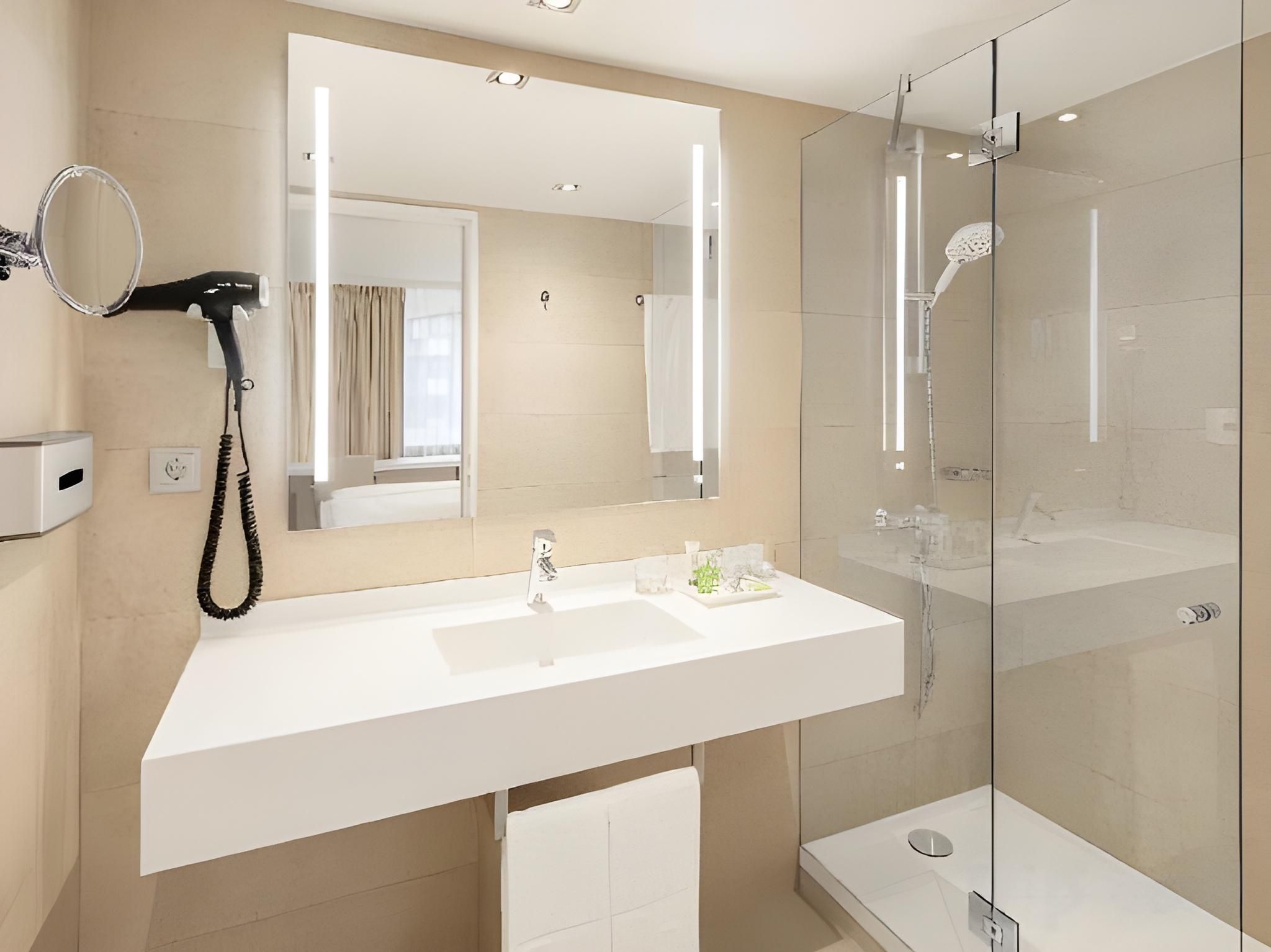 undefined NH Hamburg Mitte 5