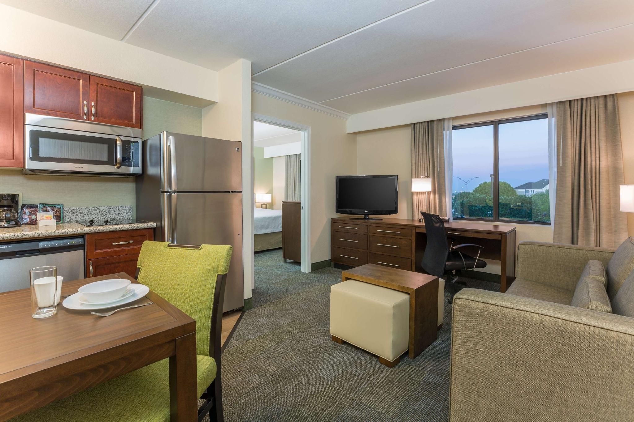 1 KING BED 1 BEDROOM SUITE NONSMOKING