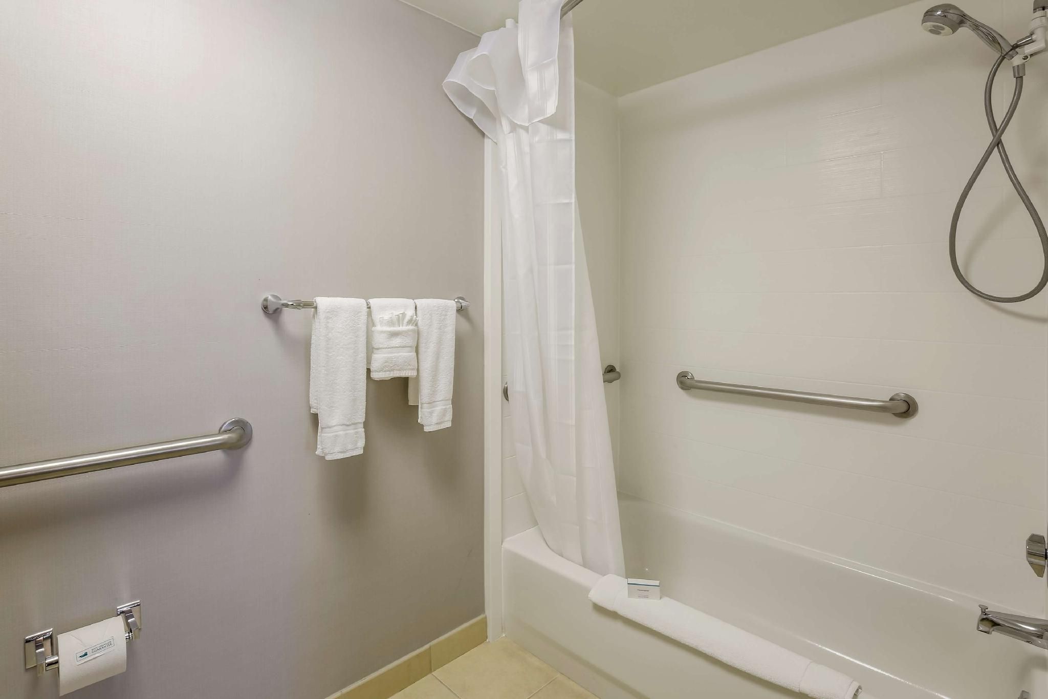 2 Double Mobility/Hearing Access Tub Ste Nsmk