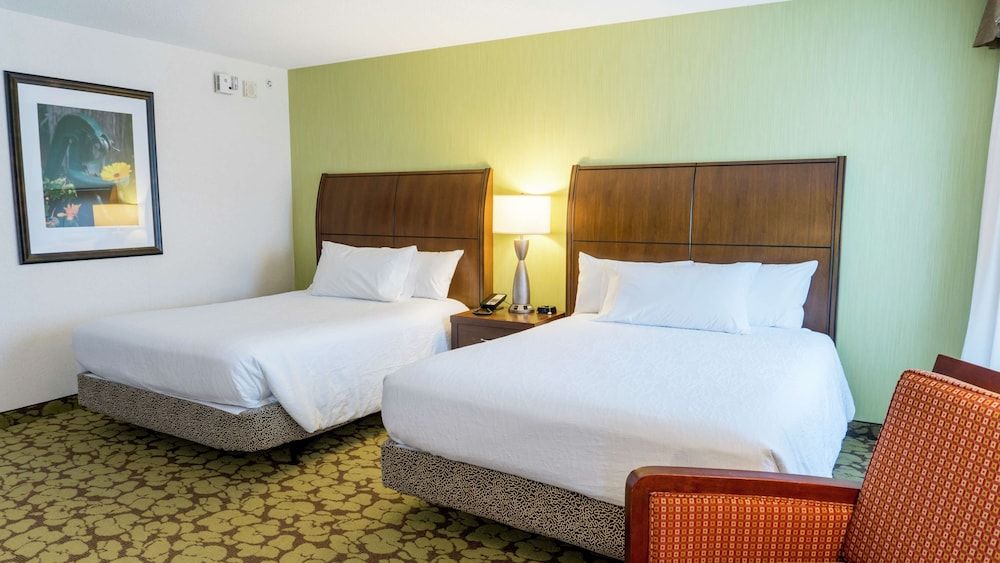 Room, 2 Queen Beds, Accessible, Bathtub
