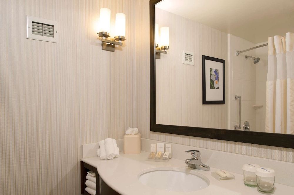 Room, 2 Queen Beds, Accessible, Bathtub