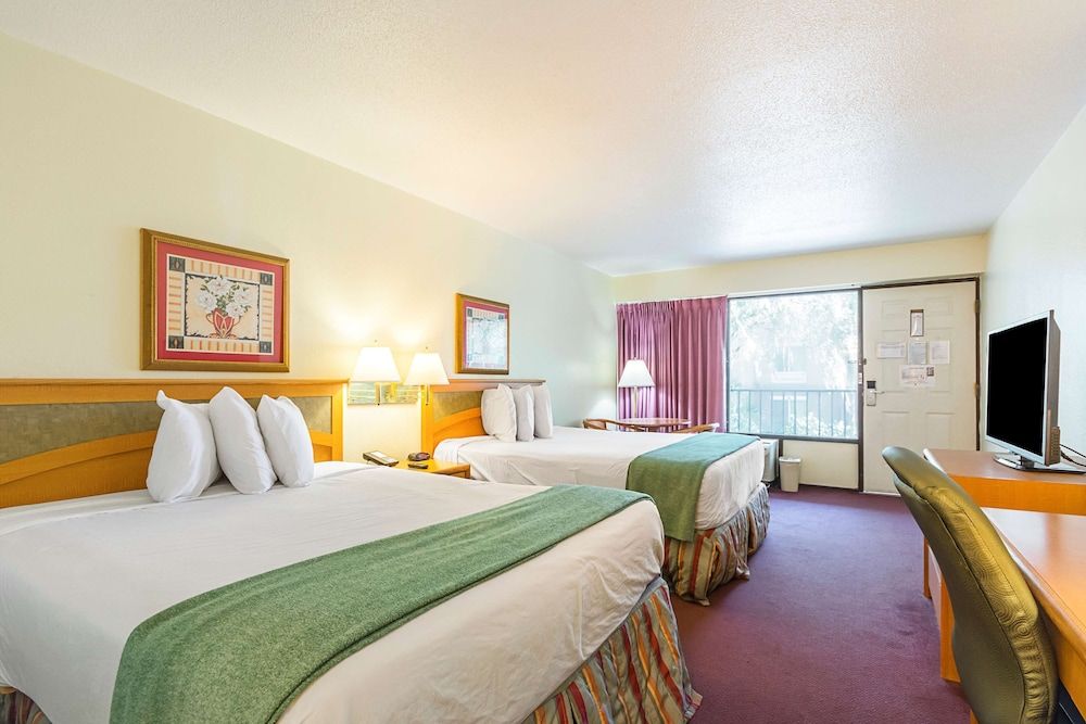 Americas Best Value Inn & Suites Melbourne Room, 2 Queen Beds (Pet Friendly Second Floor) 2