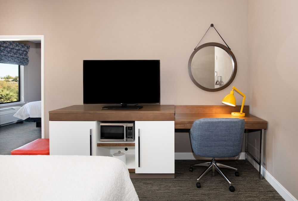 Hampton Inn Phoenix-Airport North Room, 1 King Bed, Non Smoking 4