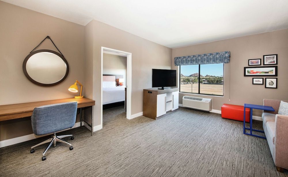 undefined Hampton Inn Phoenix-Airport North 3