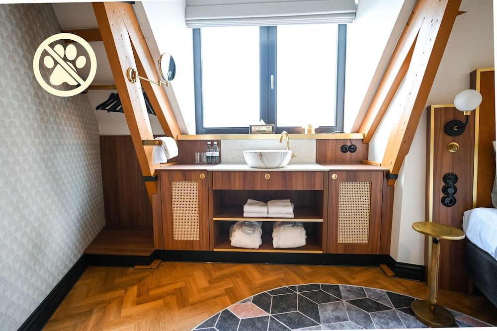 Two Brothers Noordwijk Beach Deluxe Double Room 7