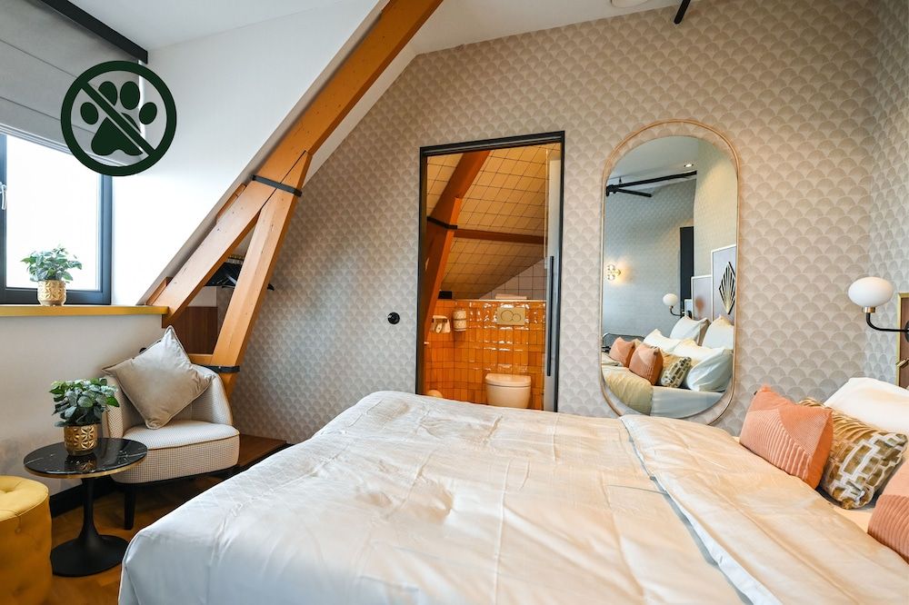 Two Brothers Noordwijk Beach Deluxe Double Room 2