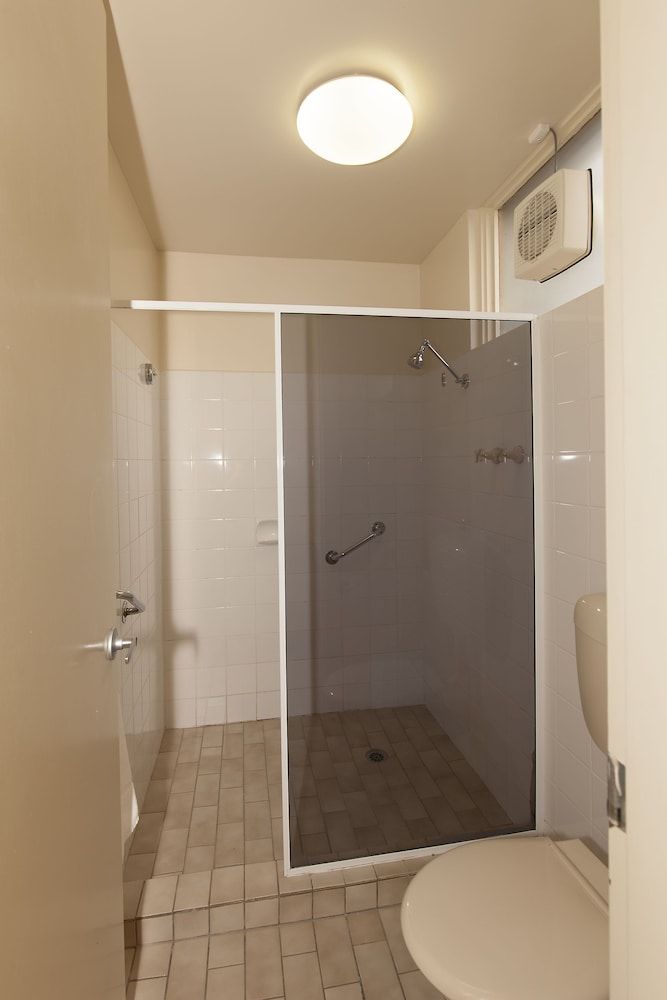 Echuca Nirebo Motel Queen Room 2