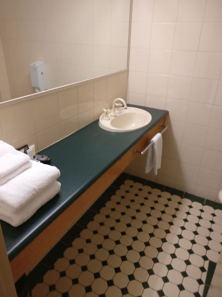 Echuca Nirebo Motel Family Room 2