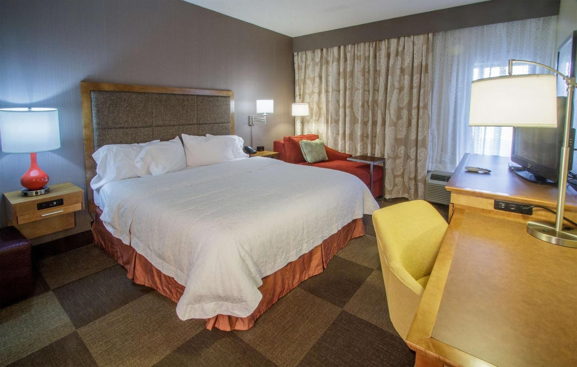 1 King Mobility Access With Tub Nonsmoking