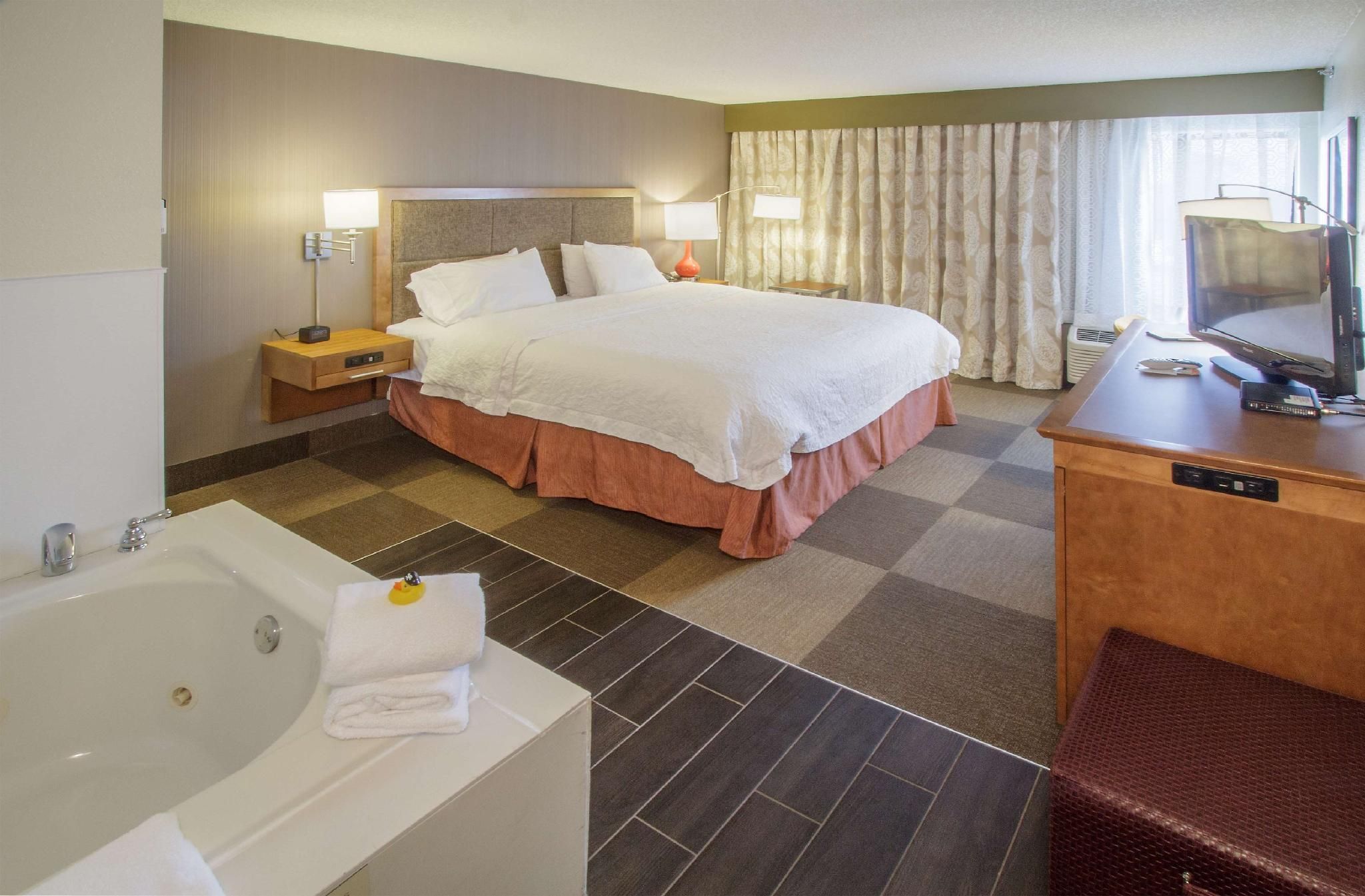 1 KING BED WITH WHIRLPOOL NONSMOKING