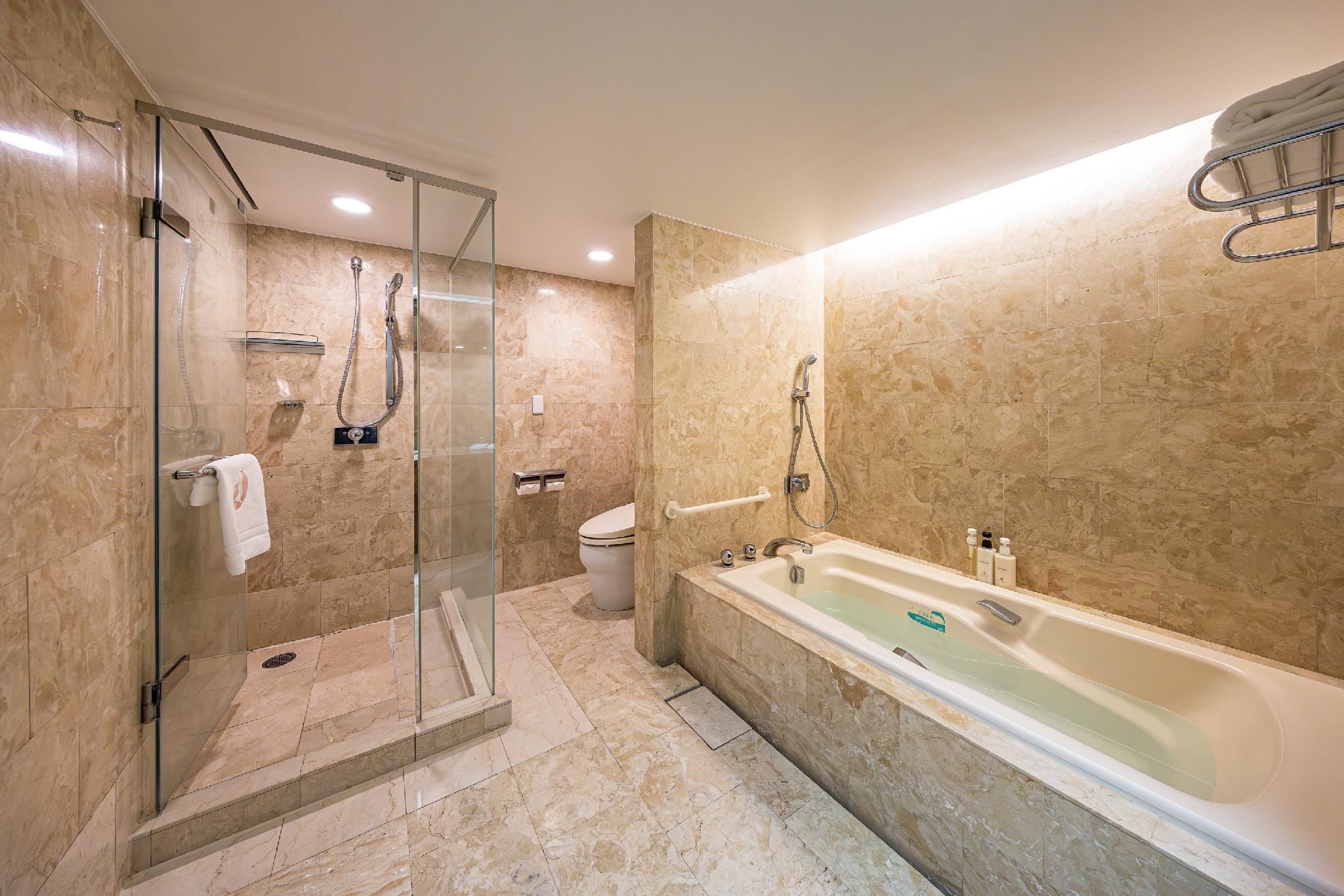 Executive Suite - Non-Smoking