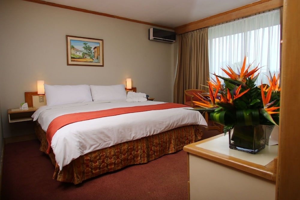 Best Western Plus Hotel Terraza Standard Room, 1 King Bed, Non Smoking 2