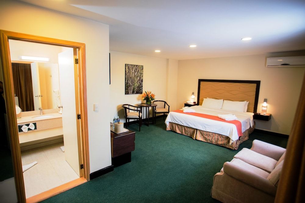 Suite, 1 King Bed, Non Smoking