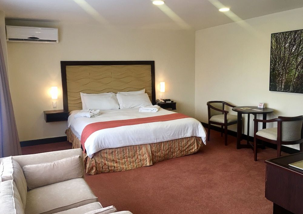 Suite, 1 King Bed, Non Smoking