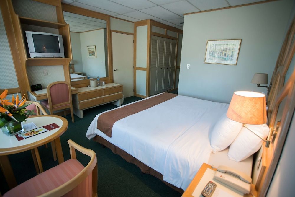 Best Western Plus Hotel Terraza Standard Room, 1 King Bed, Non Smoking 4