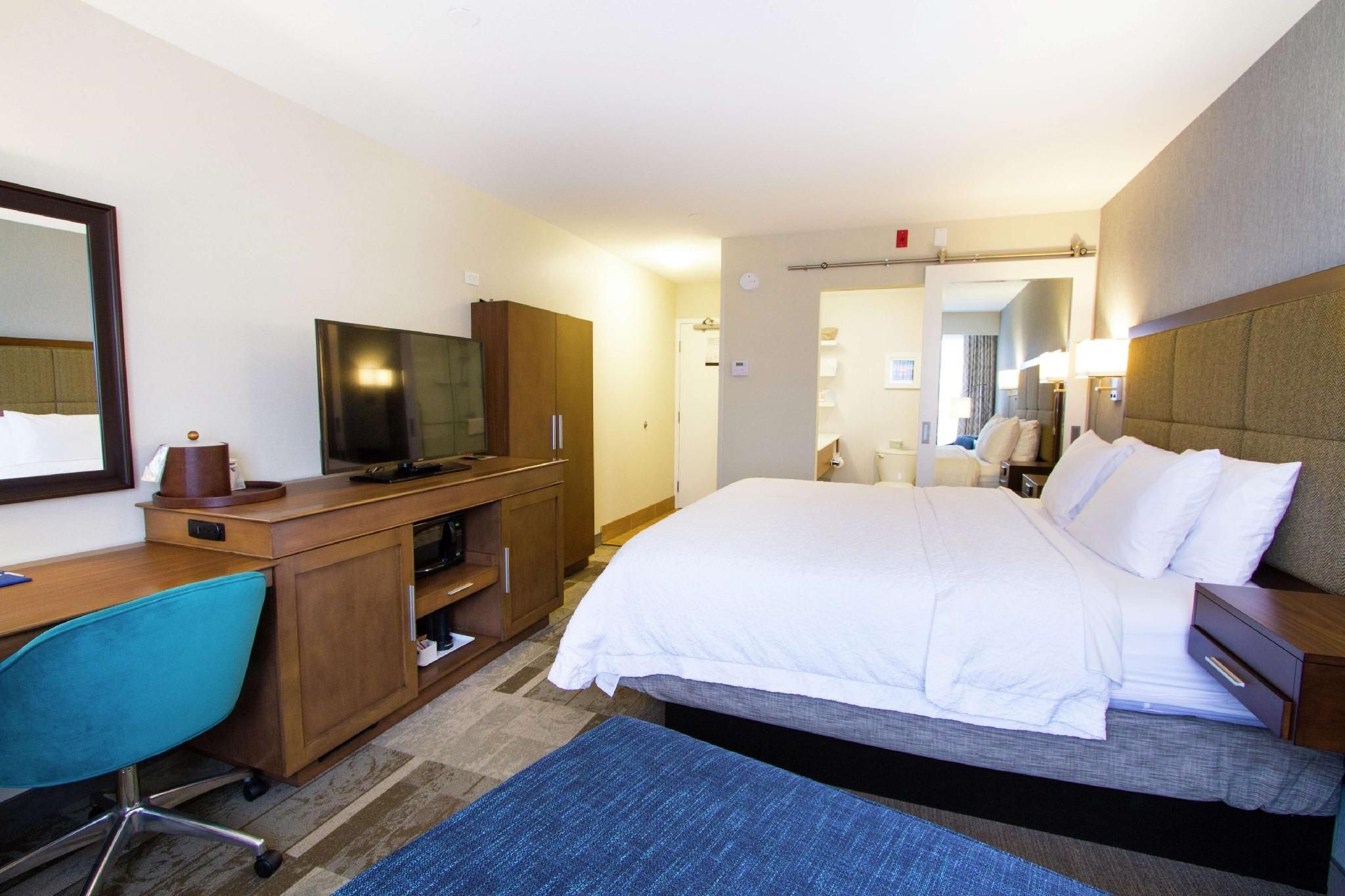 1 King Bed Nonsmoking