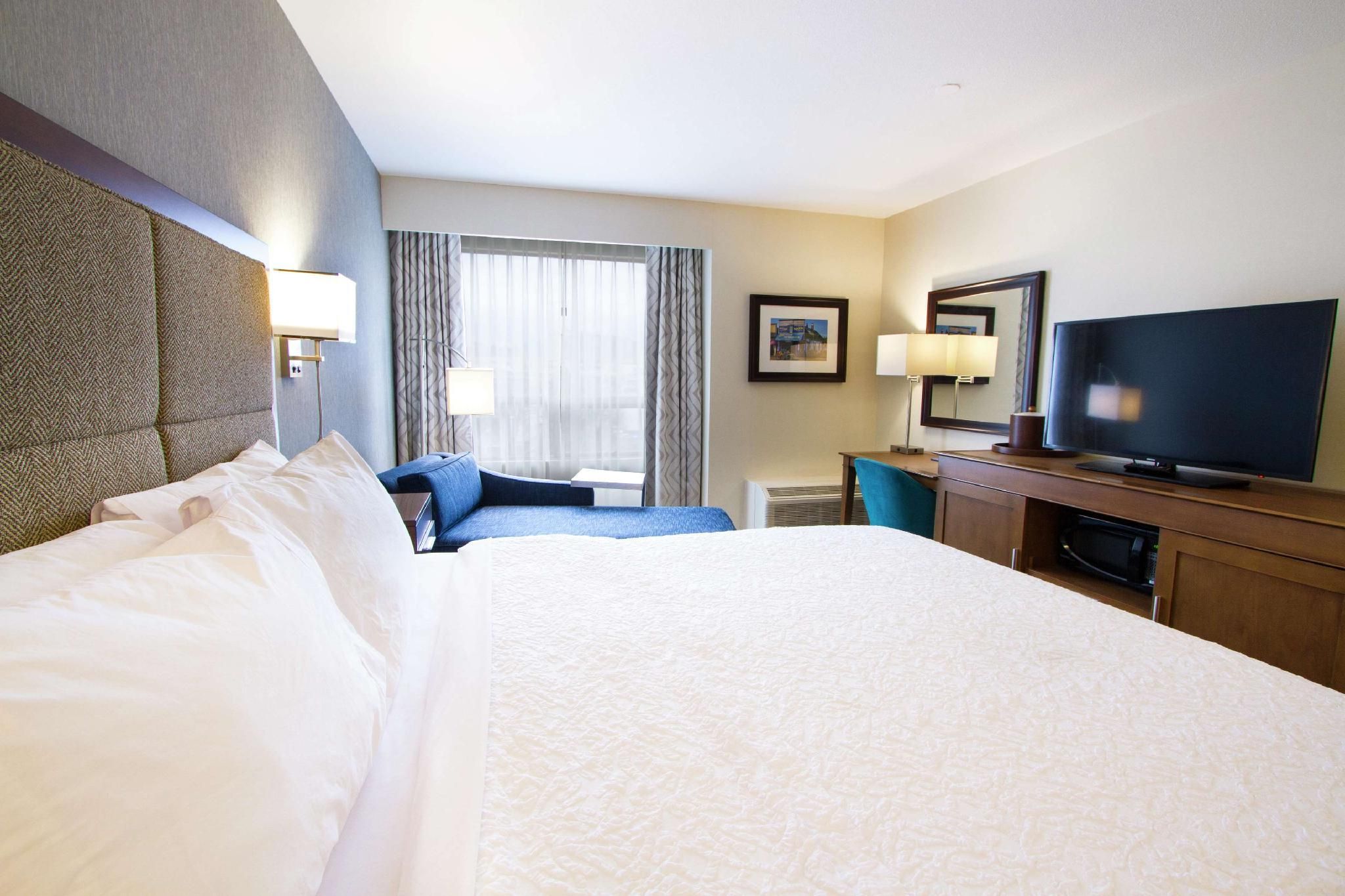 1 King Bed Nonsmoking