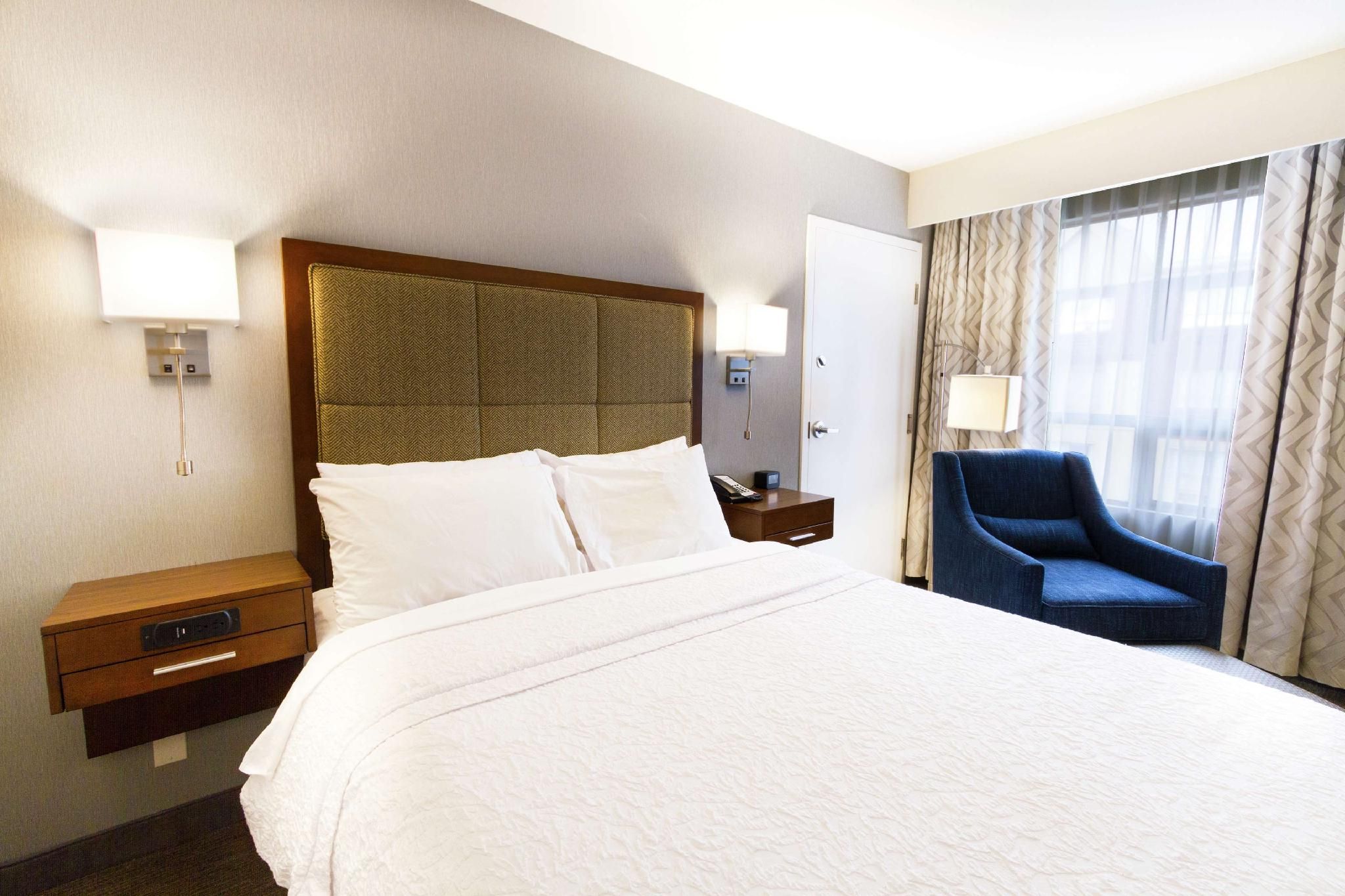 1 Queen Bed Accessible Nonsmoking