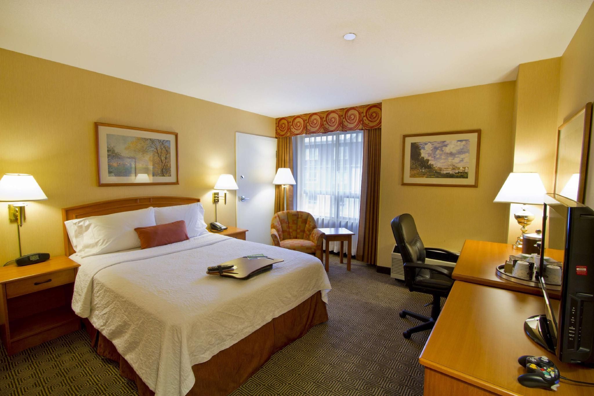 1 Queen Bed Accessible Nonsmoking