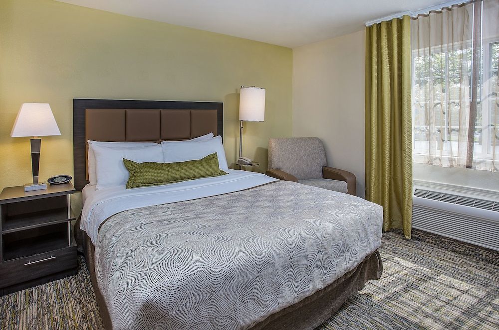 Studio Suite, 1 Queen Bed, Accessible (Comm, Tub)