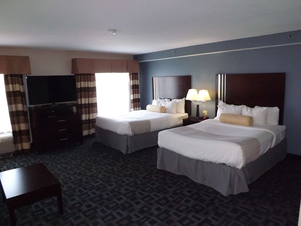 Best Western Plus Kalamazoo Suites Standard Room, 2 Queen Beds, Non Smoking, Refrigerator & Microwave 3