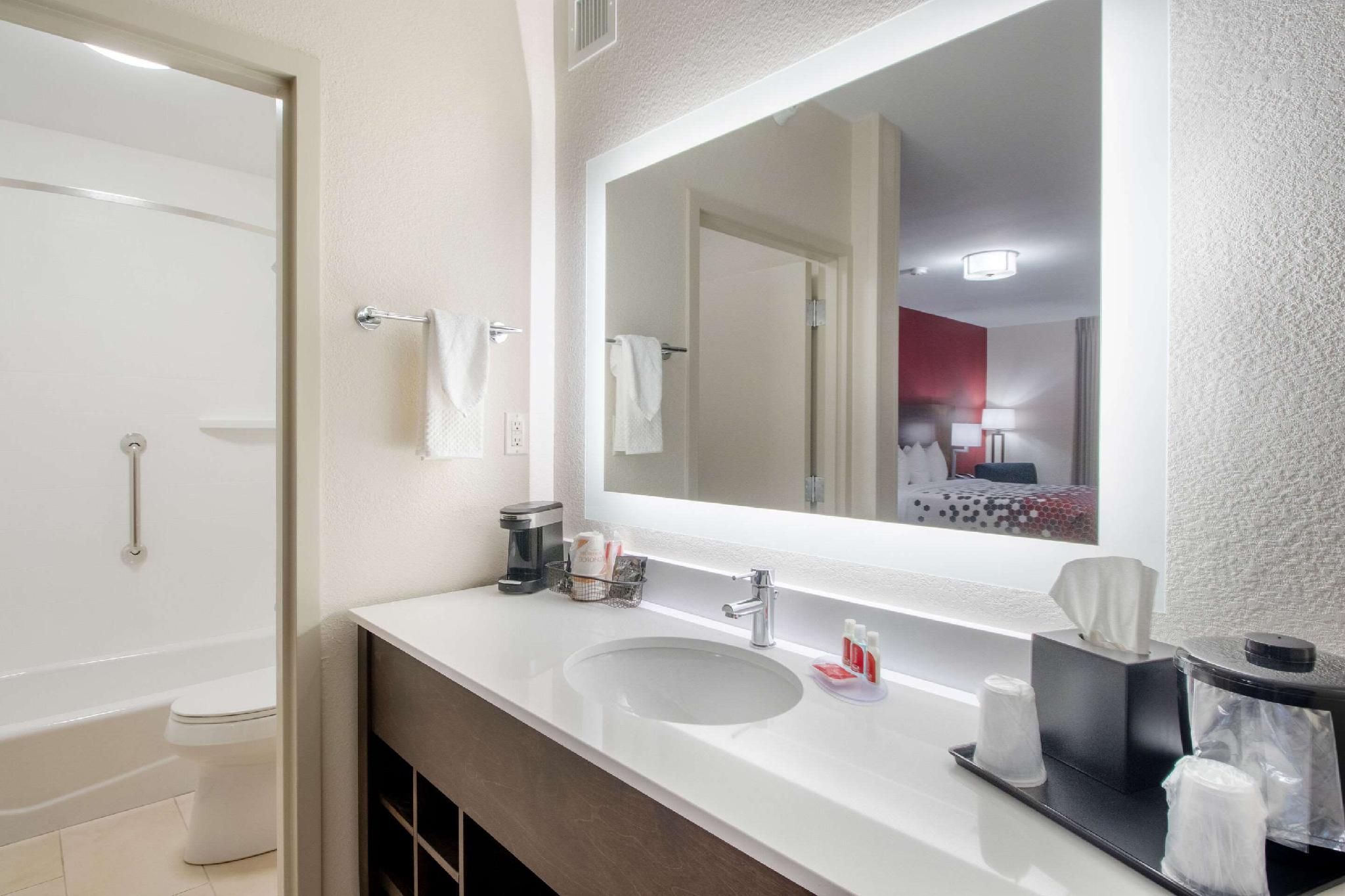2 Queen Beds, Suite, Nonsmoking