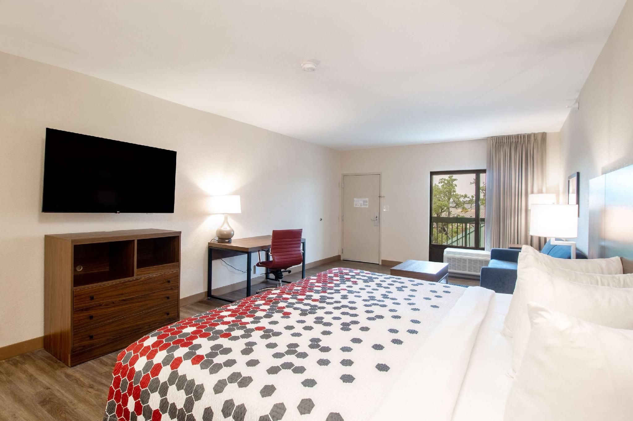 1 King Bed, Smoking