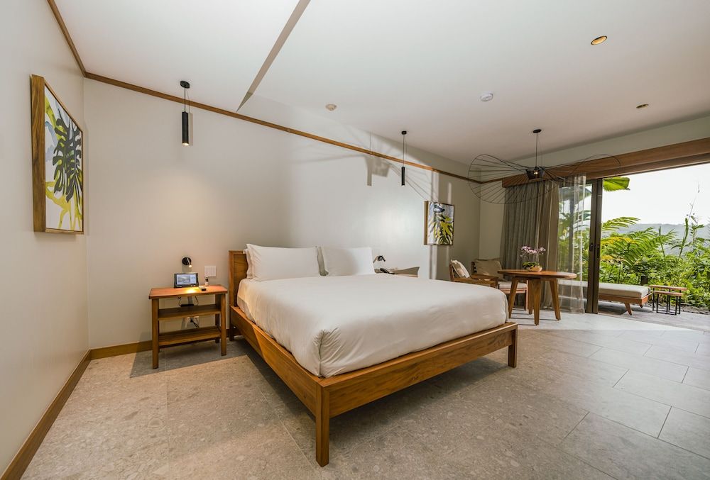 Rainforest King Bed