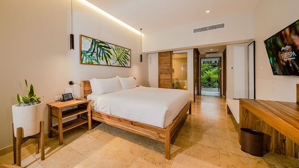 Orchid Room King Bed