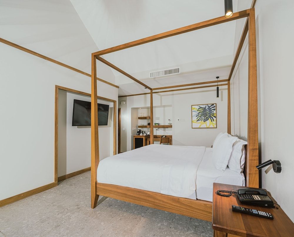 Rainforest King Bed