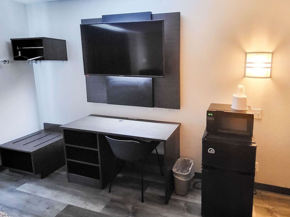 Motel 6 Sinton, TX Standard Room, 1 Queen Bed, Accessible, Non Smoking 4