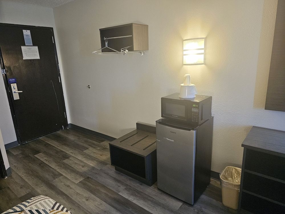 Motel 6 Sinton, TX Standard Room, 2 Double Beds, Non Smoking 9