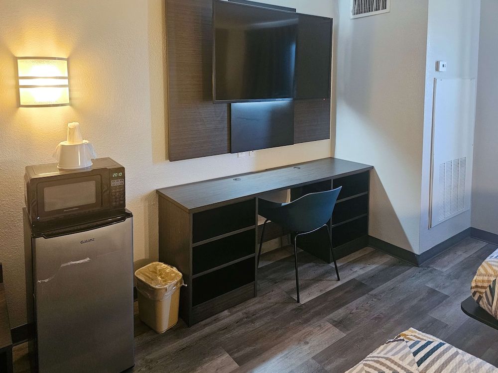 Motel 6 Sinton, TX Standard Room, 2 Double Beds, Non Smoking 10