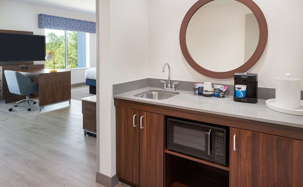 Studio, 1 King Bed, Accessible, Bathtub