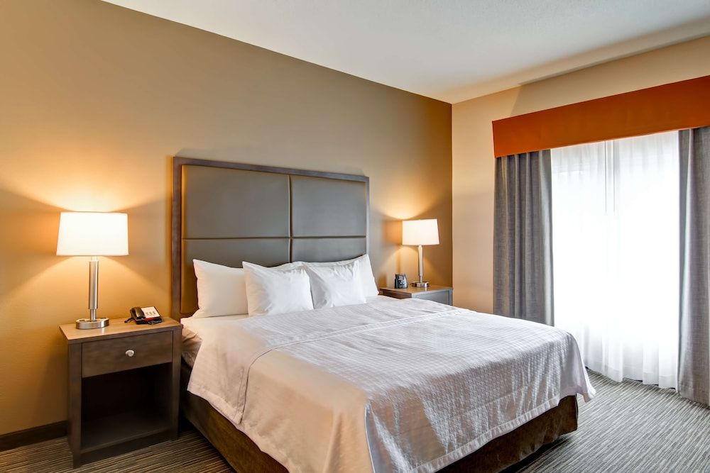 Suite, 1 King Bed, Accessible, Bathtub (Mobility & Hearing)