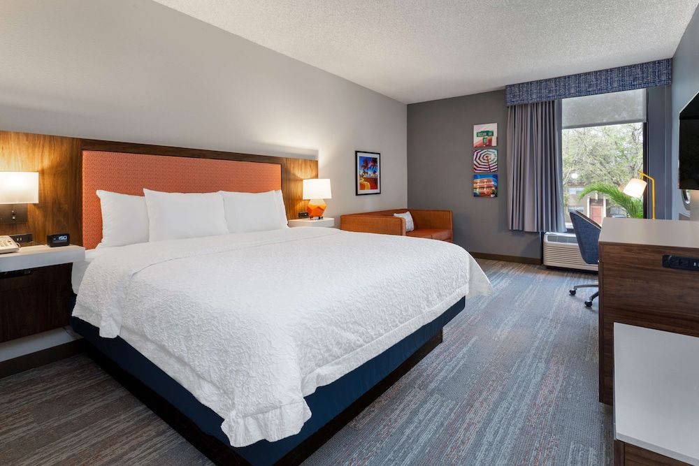 Standard Room, 1 King Bed, Accessible, Non Smoking
