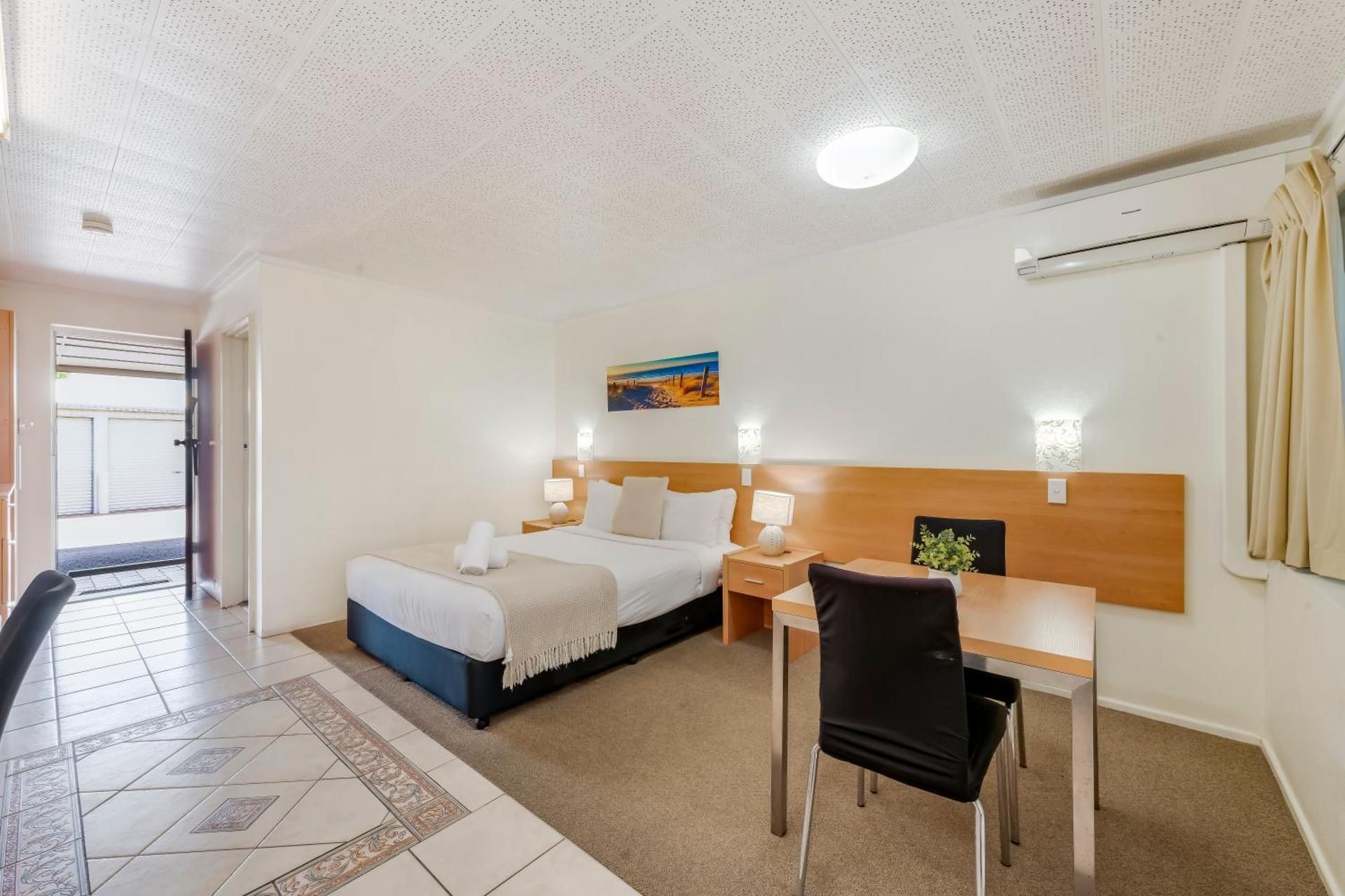 Queen Bed Room