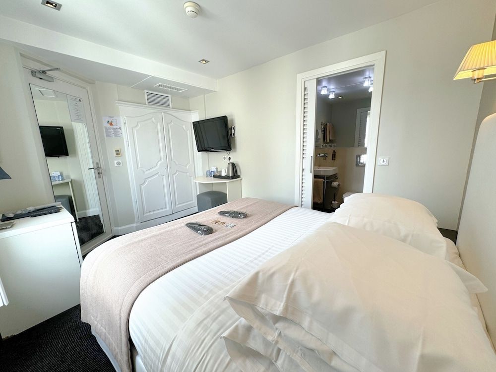 undefined Hotel De Provence 2