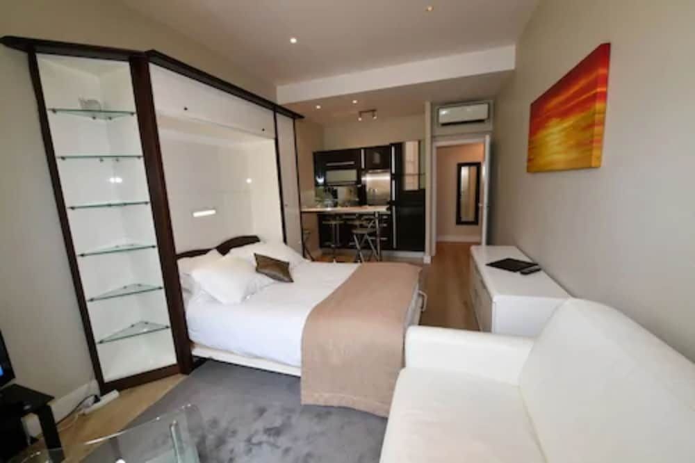 undefined Hotel De Provence 3