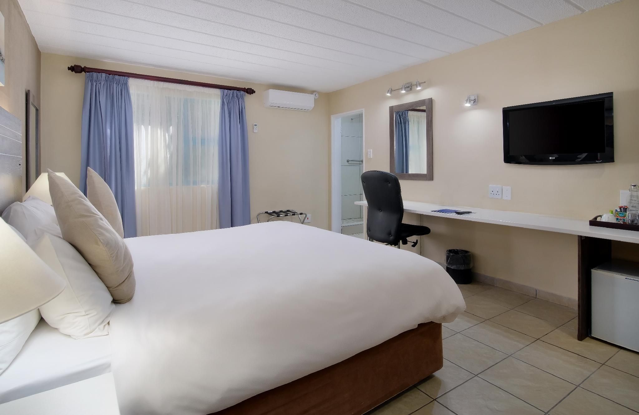 Accessible, Guest room, 1 King, Garden view