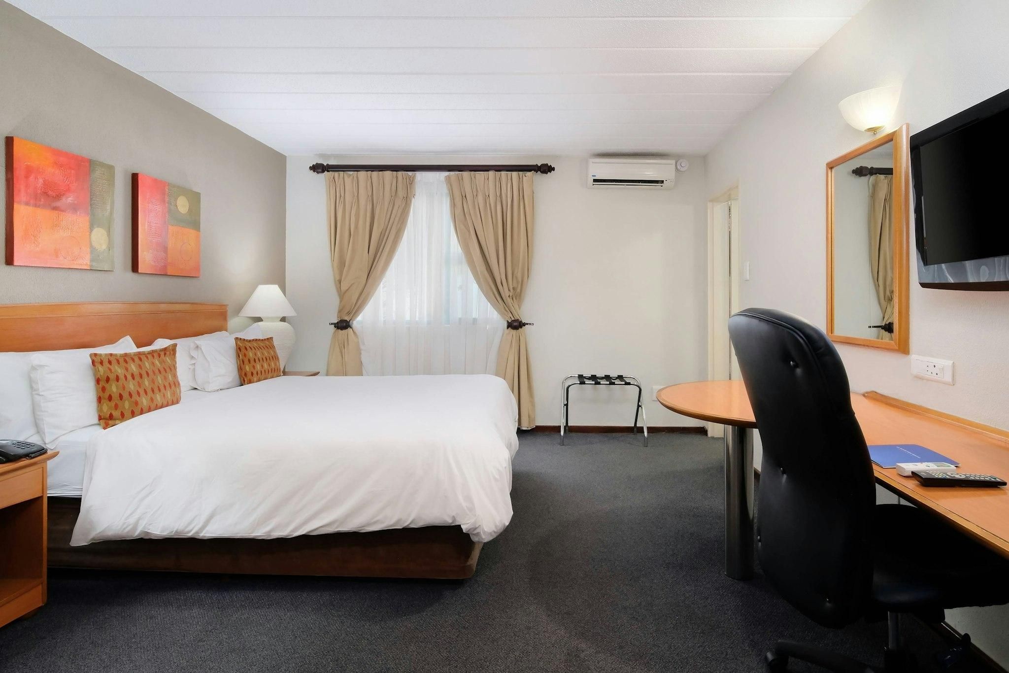 Protea Hotel by Marriott Polokwane Landmark Guest room, 1 King, Garden view 2