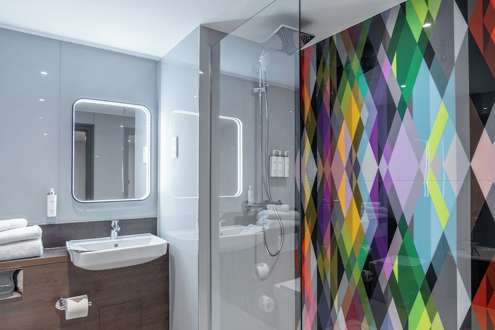 Village Hotel St David's, Nr Chester Double Room, 1 Double Bed 3