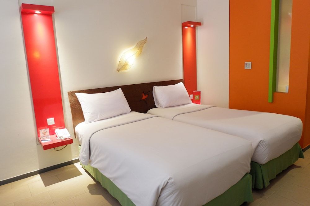 Superior Room, 2 Twin Beds, Pool View