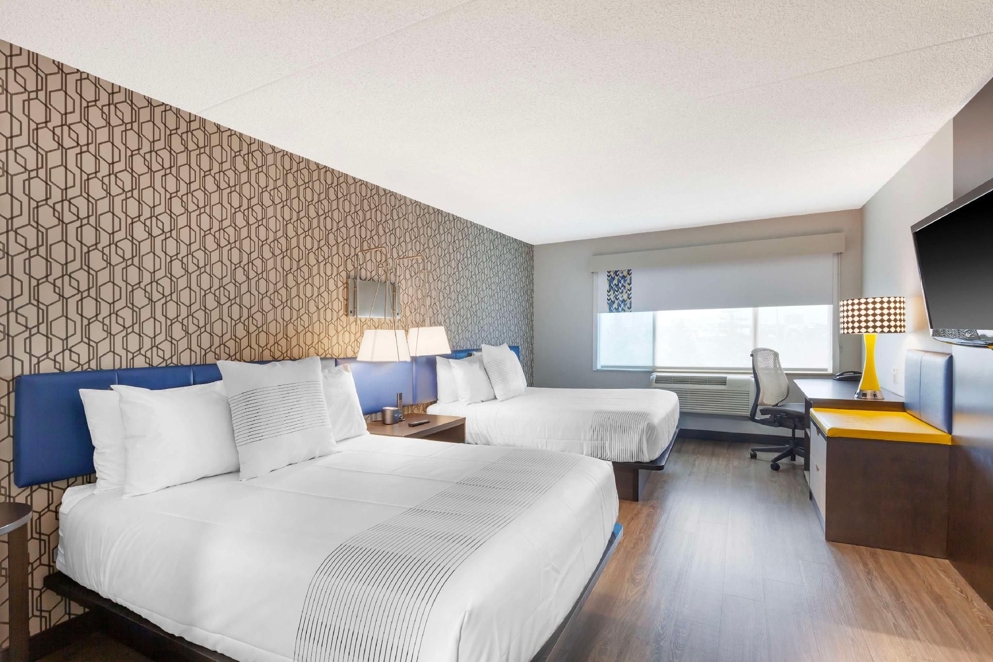 2 queen beds, nonsmoking