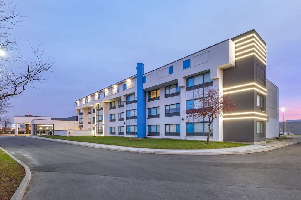 undefined GLō Best Western Mississauga Corporate Centre 2