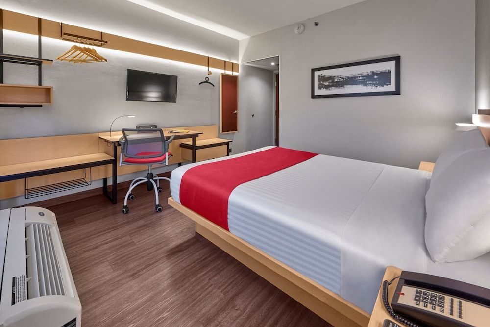 City Express by Marriott San Luis Potosi Zona Universitaria Suite, 1 Queen Bed with Sofa bed 2