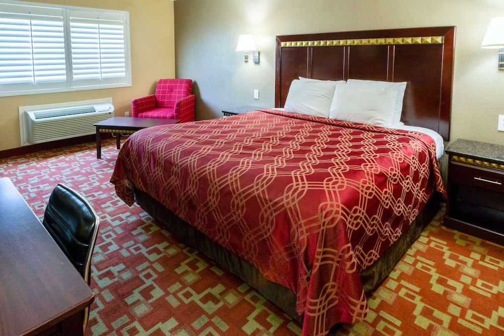 Standard Room, 1 King Bed, Non Smoking