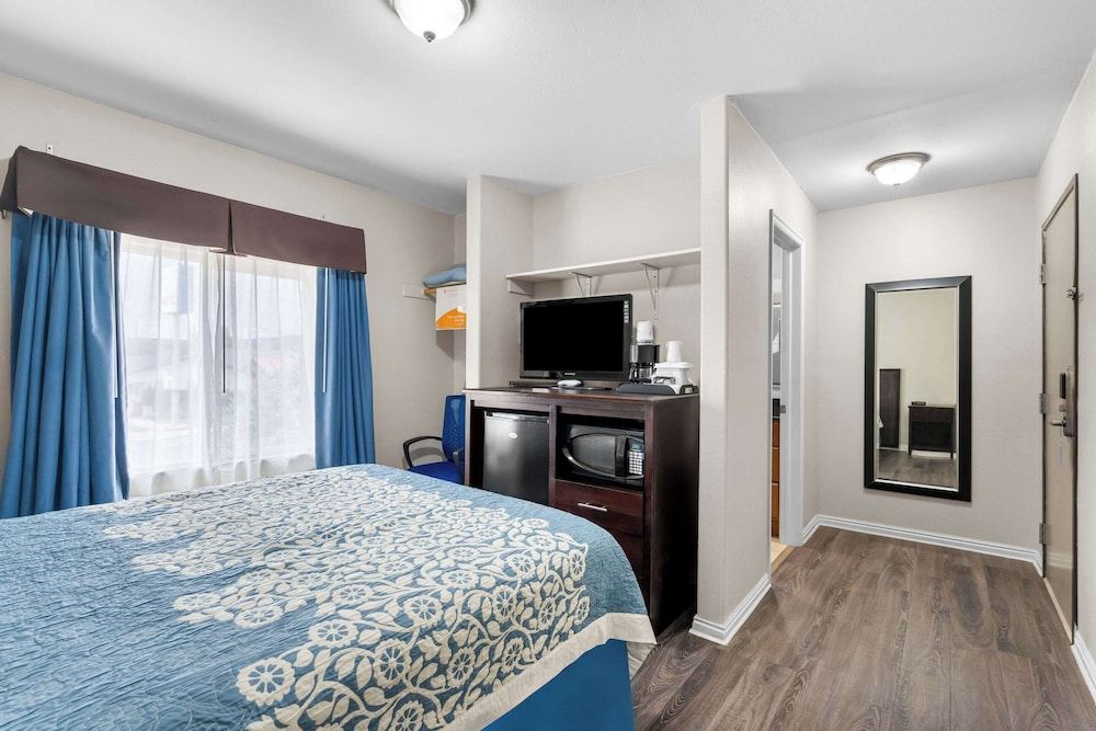 Standard Room, 1 Queen Bed, Non Smoking