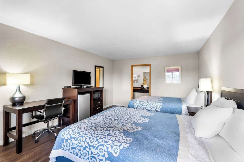 Standard Room, 2 Queen Beds, Non Smoking